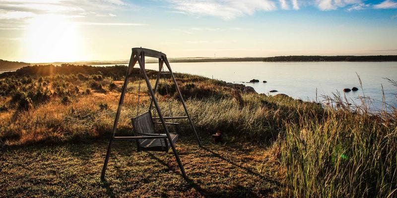 光之诱惑:揭秘广告招牌照明设计如何用色温、亮度与动态效果操控消费决策