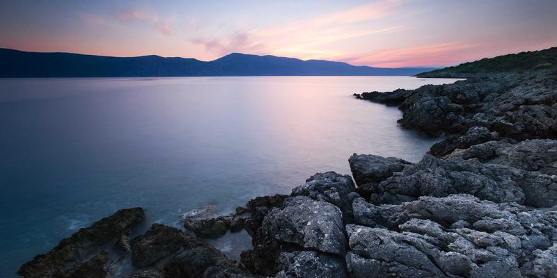 风雨无惧,历久弥新:揭秘标识标牌在极端气候下的“生存法则”